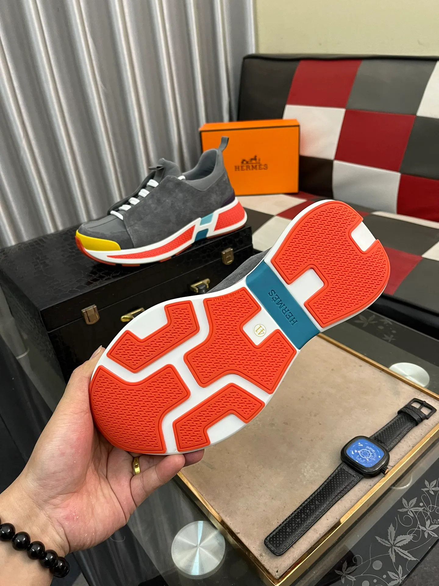 Men's shoes 💰: 560⌚️⌚️[Hermes] New sports shoes Hermès are the most comfortable shoes, no one else⃣️, they are very light on the feet and very good-looking, you will not feel tired when you go shopping and running around 👍 Very light and comfortable, extremely light, perfect for both sports and leisure! It’s up to you to choose, there’s always what you want~ Comes with a full set of packaging gift bags and invoices ✔️Fabric: imported first-layer cowhide ✔️Inner lining: breathable mesh ✔️Outsole: genuine leather bottom ✔️Size: Men 38-44 (45 custom-made) 5️⃣colors available